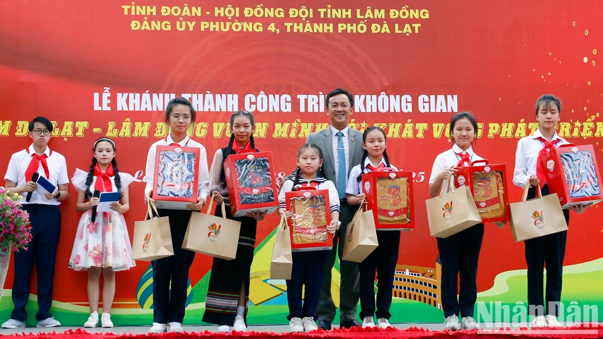Khánh thành không gian “50 năm Đà Lạt-Lâm Đồng vươn mình với khát vọng phát triển” ảnh 4