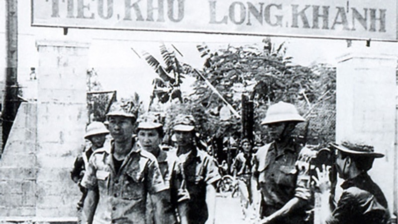 Tiếp quản Tiểu khu Long Khánh. (Ảnh: TTXVN)