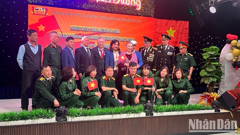 Kỷ niệm 50 năm Ngày Giải phóng miền nam, thống nhất đất nước tại miền Trung nước Nga ảnh 4