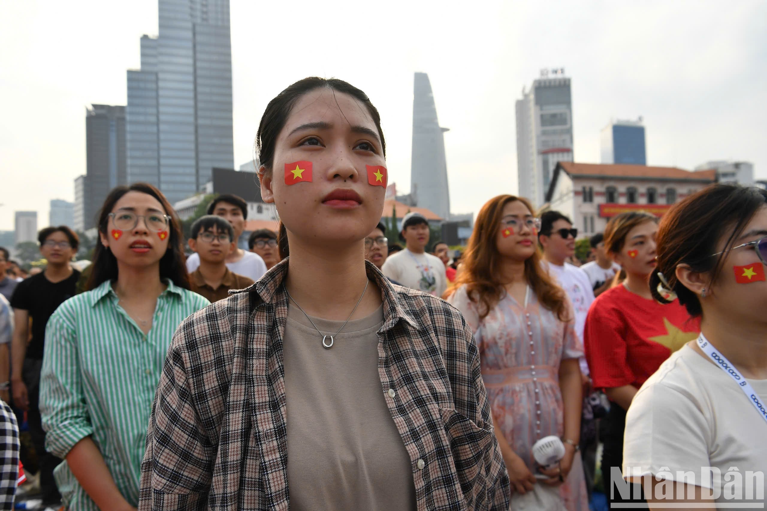 [Ảnh] Linh thiêng lễ chào cờ tại những cột mốc đặc biệt của Tổ quốc ngày Thống nhất ảnh 6