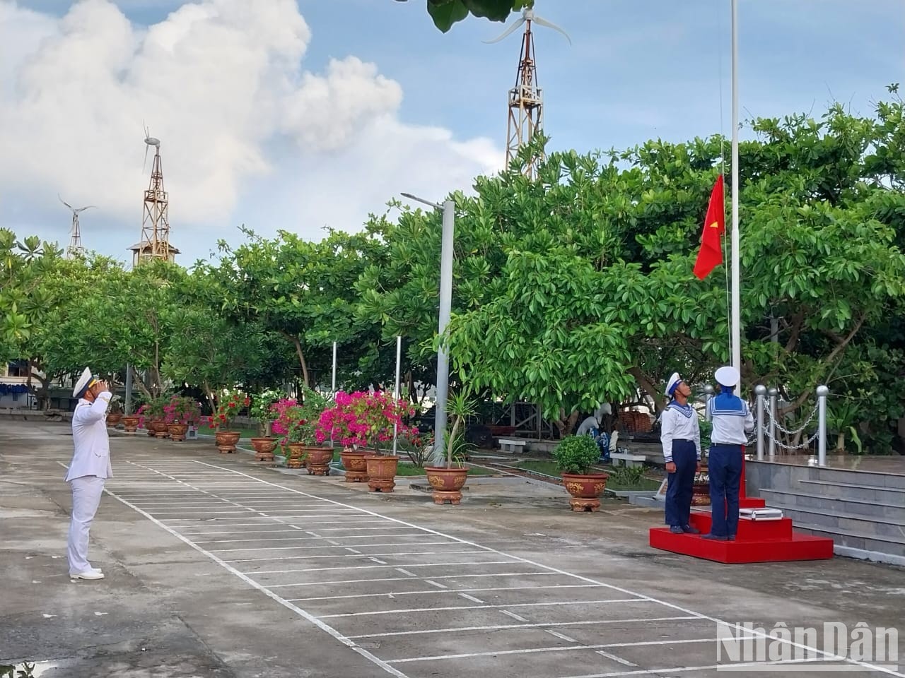 [Ảnh] Linh thiêng lễ chào cờ tại những cột mốc đặc biệt của Tổ quốc ngày Thống nhất ảnh 8