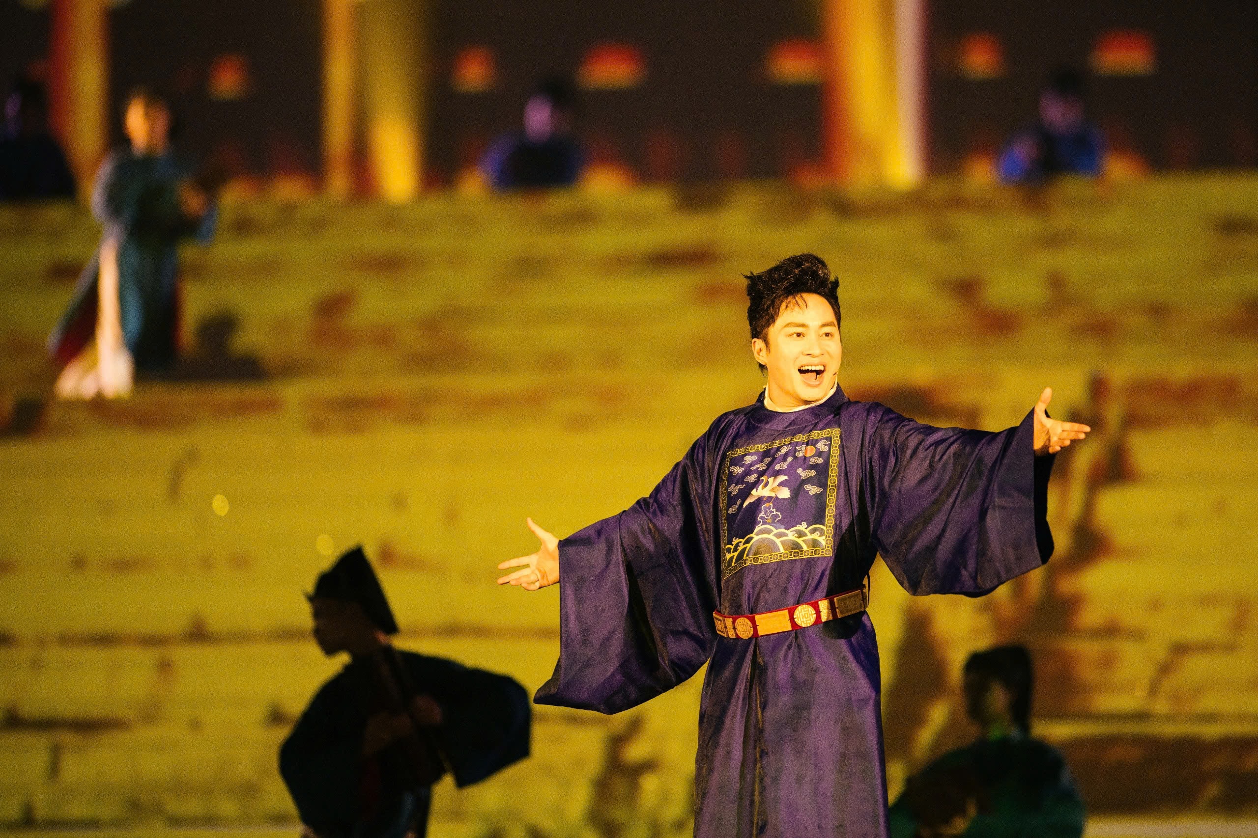 Tùng Dương, Isaac dự Festival “Trái tim Việt Nam - 50 năm hòa chung một nhịp” tại Nhật Bản ảnh 1