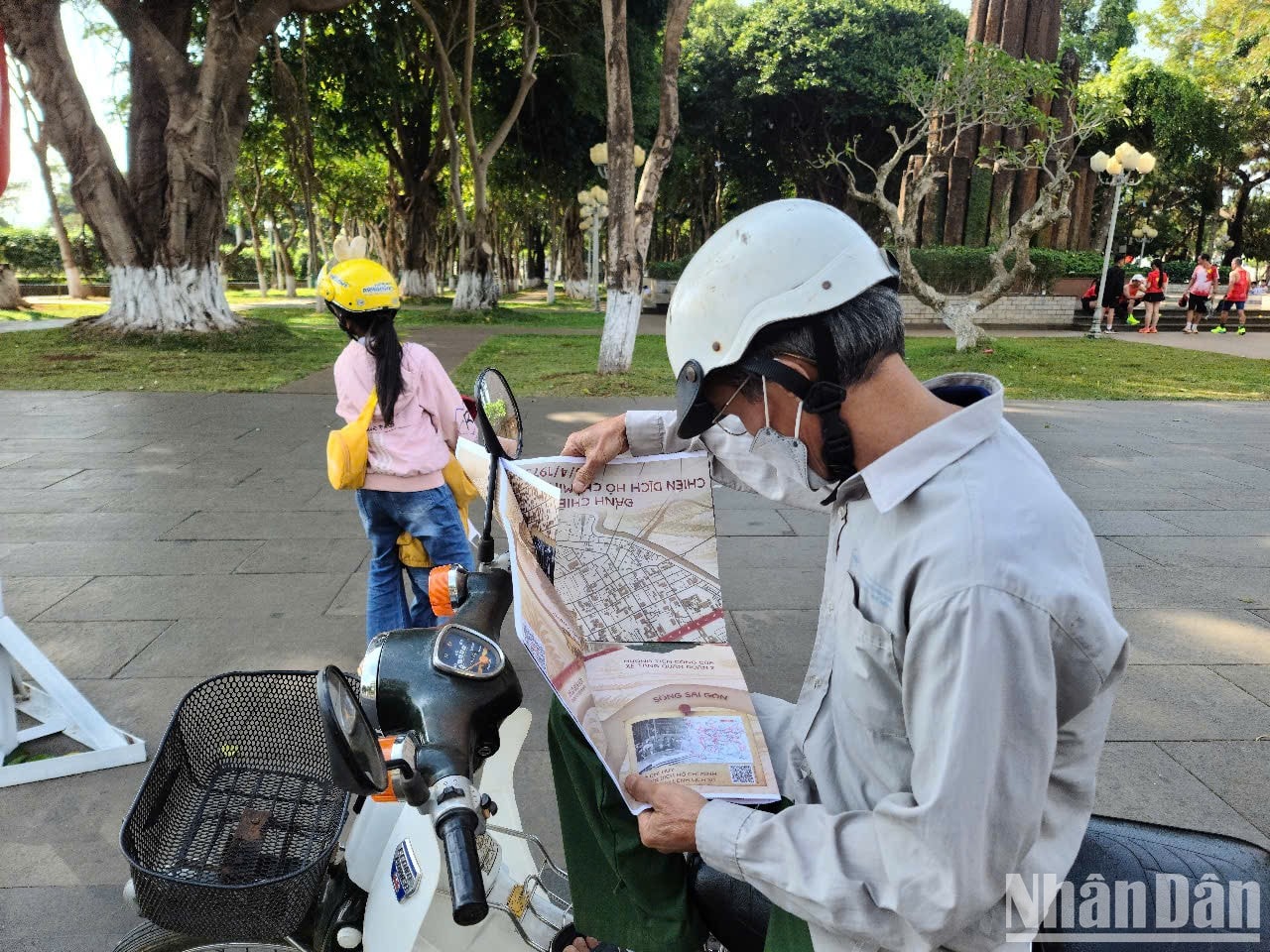 Gia Lai: Phụ san đặc biệt của Báo Nhân Dân thu hút sự quan tâm của độc giả ảnh 1