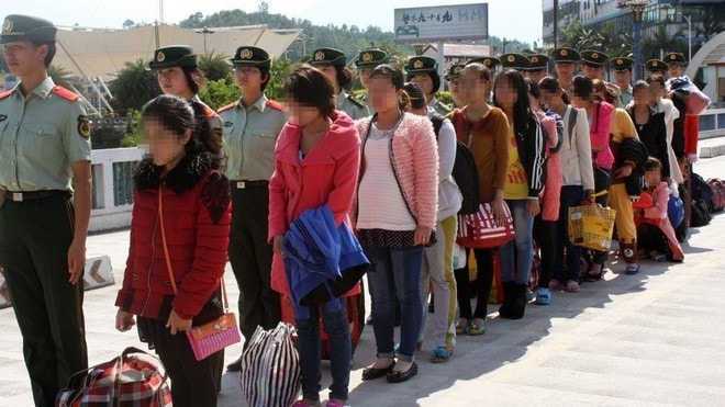 Công an Trung Quốc bàn giao nạn nhân mua bán người cho lực lượng chức năng Việt Nam. img-1209-9995.jpg