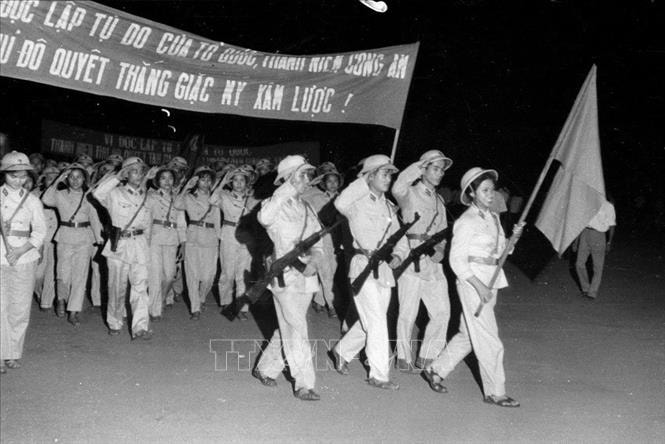 Hưởng ứng lời kêu gọi của Chính phủ ngày 26/10/1972, thanh niên Công an Thủ đô biểu dương lực lượng, sẵn sàng nhận nhiệm vụ, quyết chiến, quyết thắng giặc Mỹ, tháng 10/1972. (Ảnh: TTXVN)