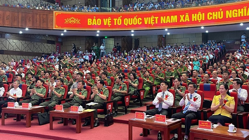 Hơn 1.200 đại biểu dự Ngày hội toàn dân bảo vệ an ninh Tổ quốc năm 2025 tại Trung tâm văn hóa Xứ Đông (phường Lê Thanh Nghị).