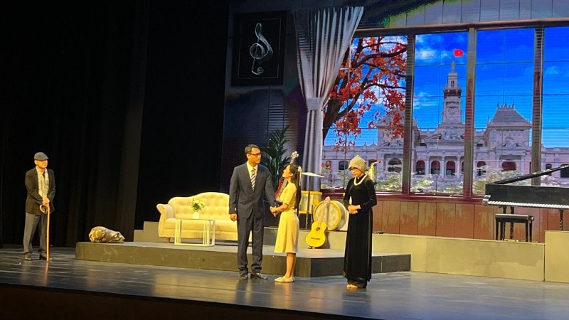 Vở kịch “Người thứ ba” ca ngợi chiến công, sự hy sinh thầm lặng của lực lượng Công an nhân dân và văn nghệ sĩ, trí thức Việt Nam.