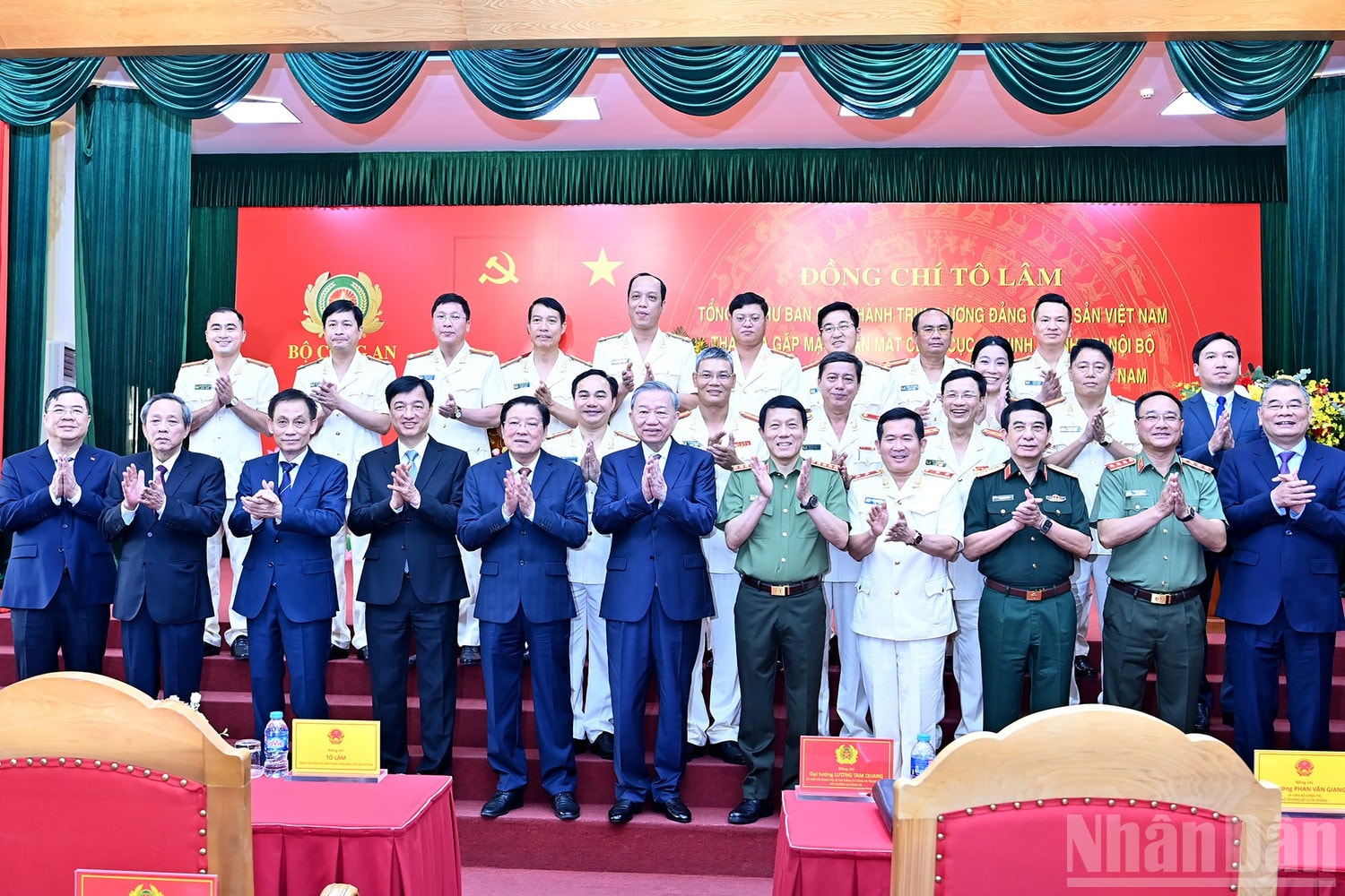 Tổng Bí thư Tô Lâm và các đồng chí lãnh đạo Đảng, Nhà nước và các đại biểu tại buổi gặp mặt. ndo_br_a12-bnd-6447.jpg