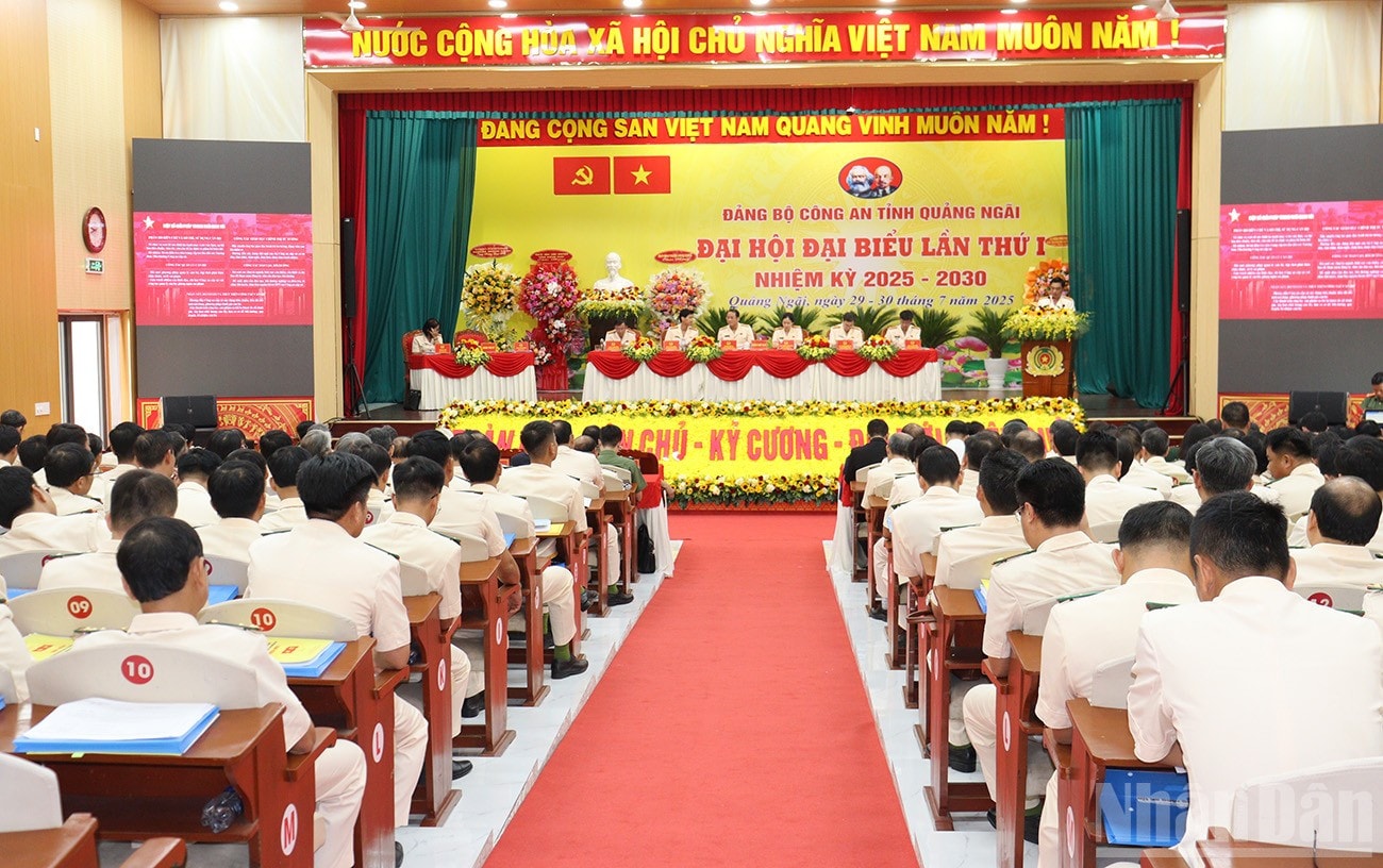 Quang cảnh Đại hội đại biểu Đảng bộ Công an tỉnh Quảng Ngãi lần thứ nhất, nhiệm kỳ 2025-2030. ndo_br_img-1204.jpg