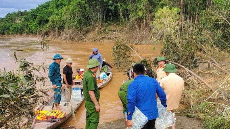 Đến 10 giờ ngày 31/7, ở Nghệ An vẫn còn 32 thôn, bản của 4 xã bị cô lập, chia cắt; trong đó xã biên giới Nhôn Mai bị cô lập hoàn toàn. images2031230-gen-h-ccc-7655.jpg