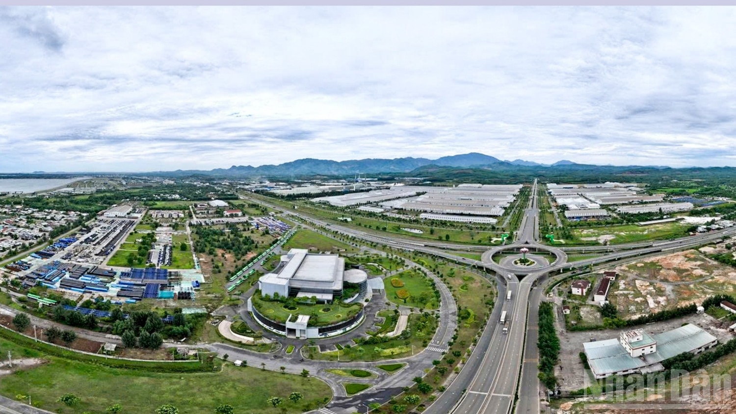 ndo_br_toan-canh-khu-kinh-te-mo-chu-lai.jpg