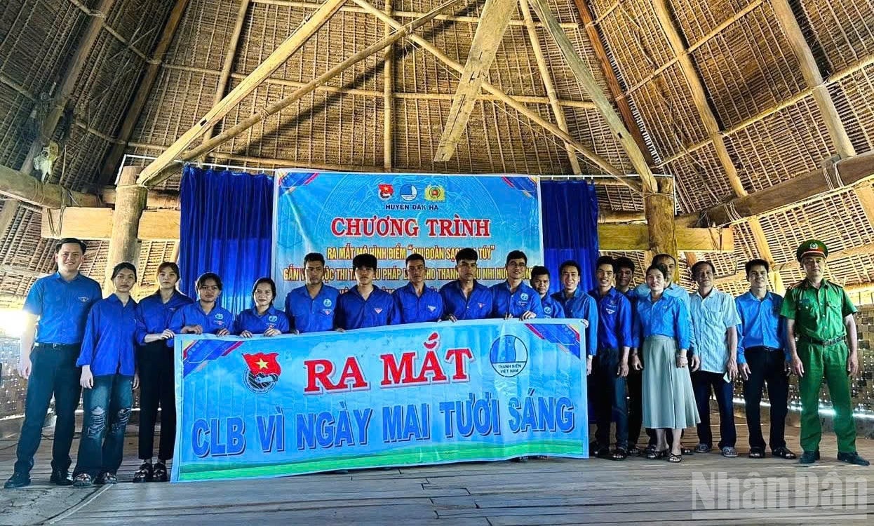 Ra mắt Câu lạc bộ Vì Ngày mai tươi sáng tại góp phần tuyên truyền tại vùng dân tộc thiểu số phía tây Quảng Ngãi. ndo_br_gen-h-z6874752336524-18305e4c429ccd1cfcfb12300f8907ba.jpg