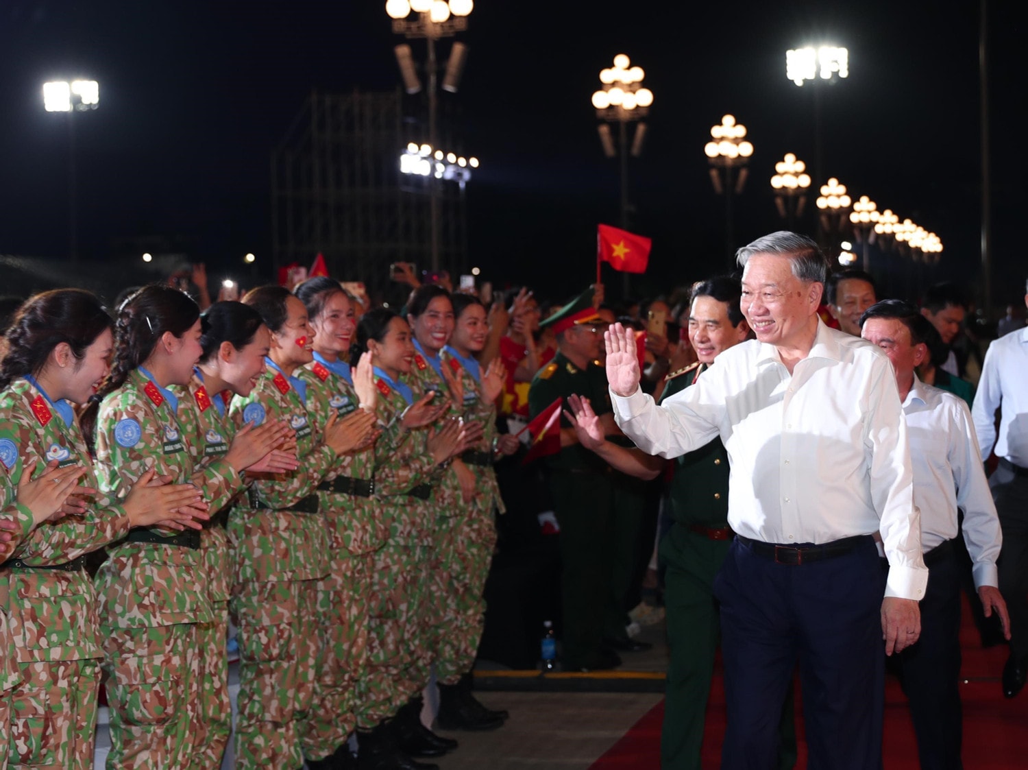 vna-potal-tong-bi-thu-du-chuong-trinh-nghe-thuat-chinh-luan-duoi-co-vinh-quang-8200819.jpg