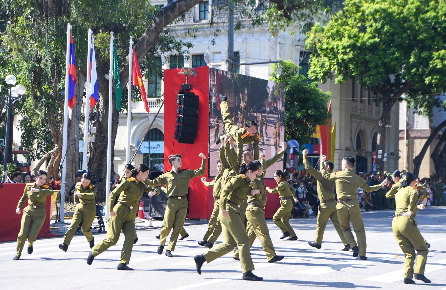 Đoàn nghệ thuật Công an Lào biểu diễn tại chương trình. nhan-hoi-cong-an-the-gioi-2-6841.jpg
