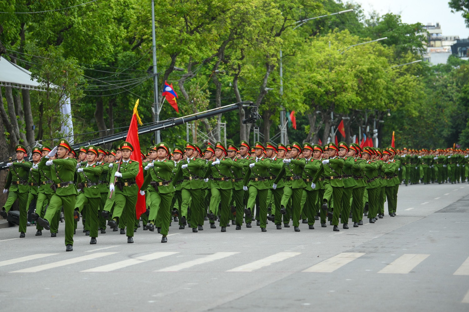 Khối cán bộ, chiến sĩ đại diện các đơn vị thuộc Công an thành phố Hà Nội và quần chúng nhân dân Thủ đô. cand-5803.jpg