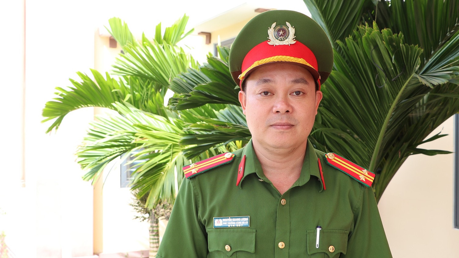 Chân dung Trung tá Nguyễn Quang Lượng, Phó Trưởng Công an xã Sơn Cẩm Hà, thành phố Đà Nẵng. 12.jpg