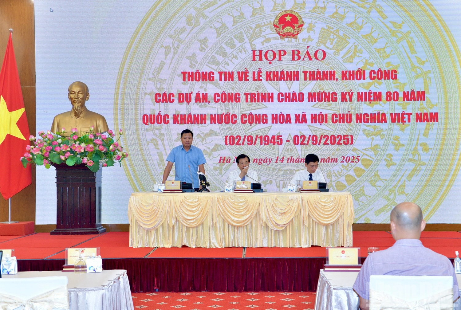 Lãnh đạo Đài Truyền hình Việt Nam (VTV) trả lời câu hỏi của các nhà báo liên quan Lễ khánh thành, khởi công các công trình, dự án. (Ảnh: THANH GIANG) ndo_br_abc5.jpg