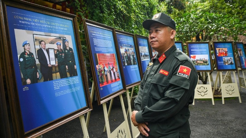 Trung tá Lê Anh Tấn luôn có cảm giác như được trở về nhà mỗi lần tới thăm Khu Di tích Chủ tịch Hồ Chí Minh tại Phủ Chủ tịch. (Ảnh: BTC) trung-ta-5328.jpg