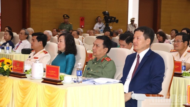 Lãnh đạo tỉnh Đồng Nai và các đại biểu tham dự lễ kỷ niệm.