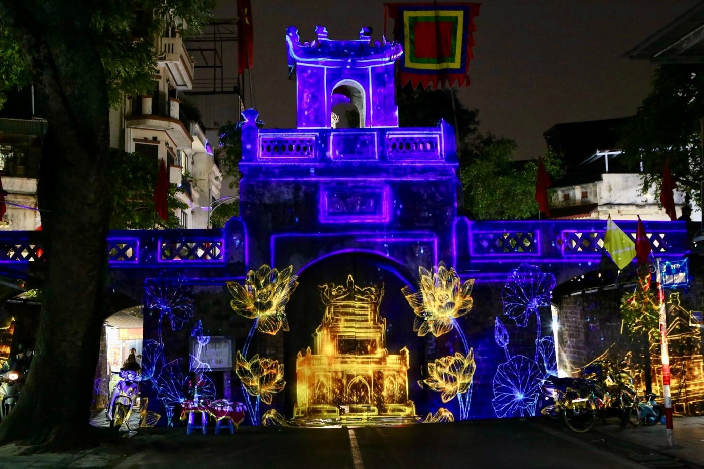 Một chương trình nghệ thuật ánh sáng 3D từng được tổ chức tại Hà Nội thu hút đông khán giả, khách du lịch thưởng thức. anh-3d1.jpg