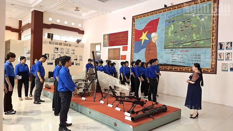 Xã đoàn Tân Phước 1, tổ chức hoạt động đến với địa chỉ đỏ. ndo_tr_tanphuoc.jpg