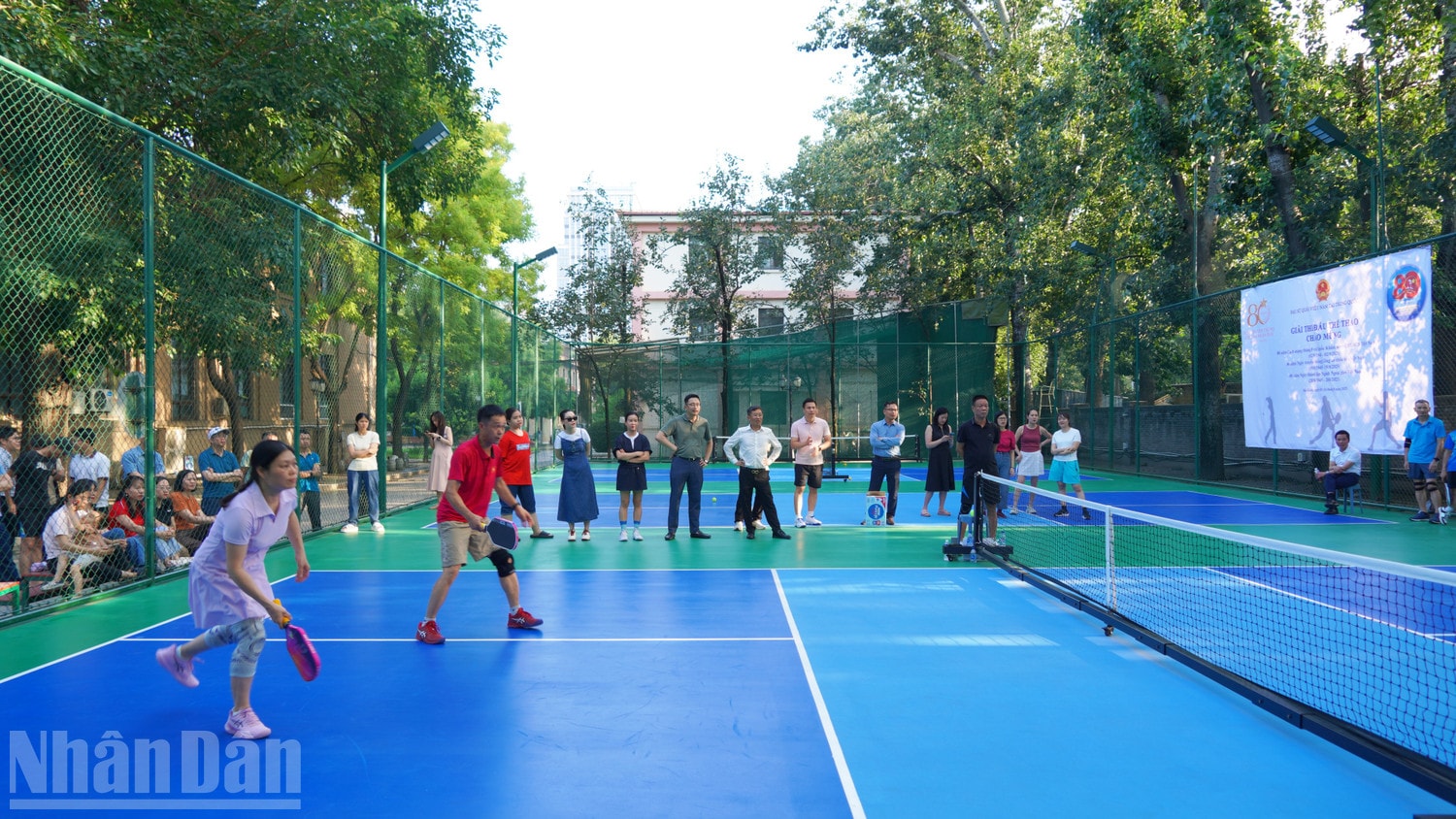 Trận chung kết đôi nam nữ môn pickleball chiều 16/8 tại khuôn viên Đại sứ quán. ndo_bl_a06-dsc07318.jpg