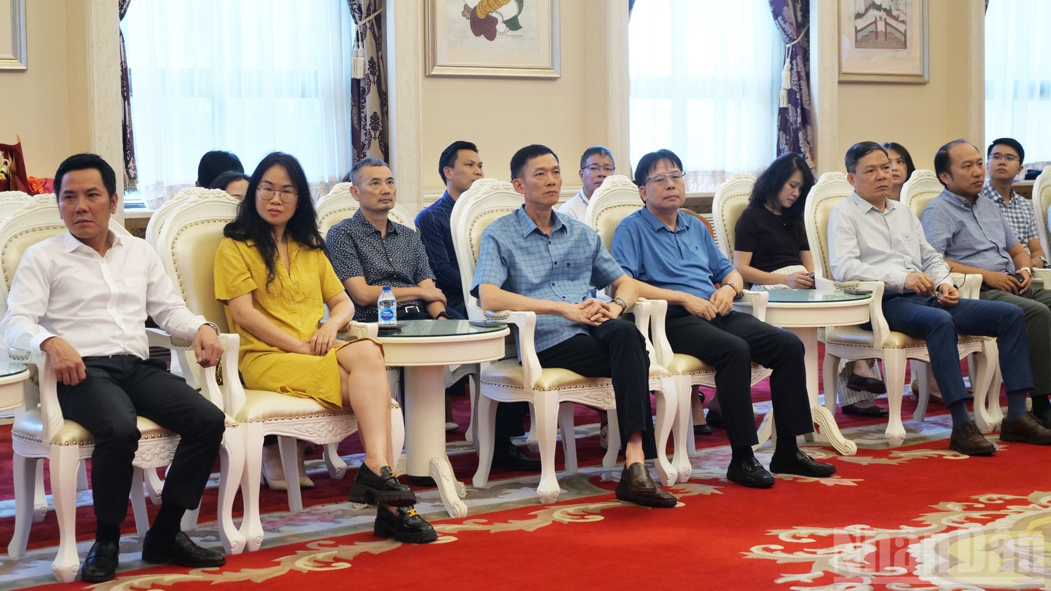 Công sứ Ninh Thành Công và đại diện các bộ phận, cơ quan bên cạnh Đại sứ quán tham dự Lễ kỷ niệm. ndo_br_a10-p2292215.jpg