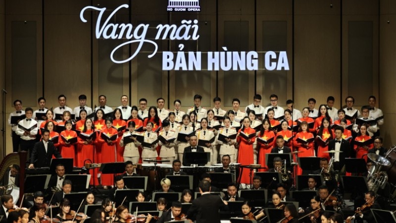 Chương trình nghệ thuật đặc biệt “Vang mãi bản hùng ca”.