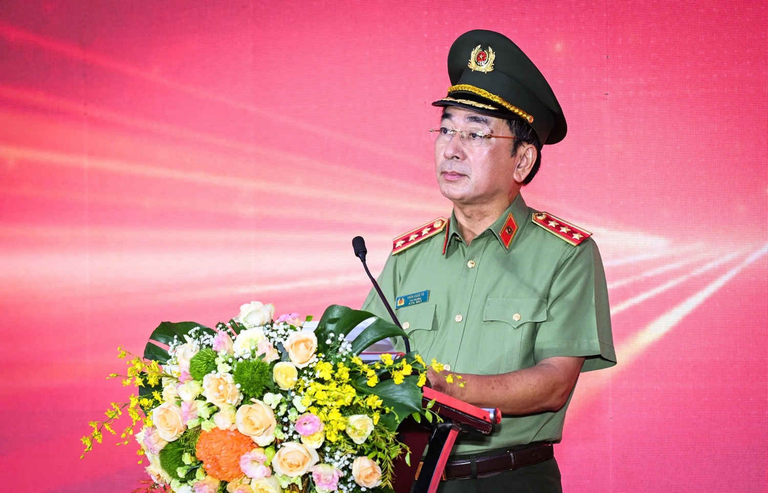 Đồng chí Thượng tướng Trần Quốc Tỏ, Ủy viên Trung ương Đảng, Thứ trưởng Công an phát biểu phát động chương trình đi bộ z6911839385804-6ce6b0c827176ea6dbb14e074947ddd5.jpg
