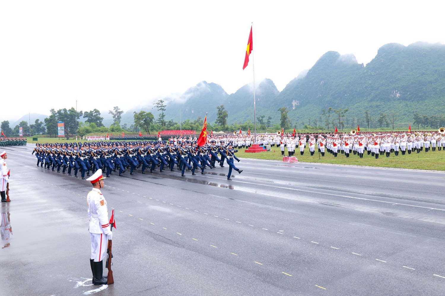 khoi-di-nam-si-quan-canh-sat-bien-viet-nam-quyet-tam-hoan-thanh-nhiem-vu-dieu-binh-dieu-hanh.jpg