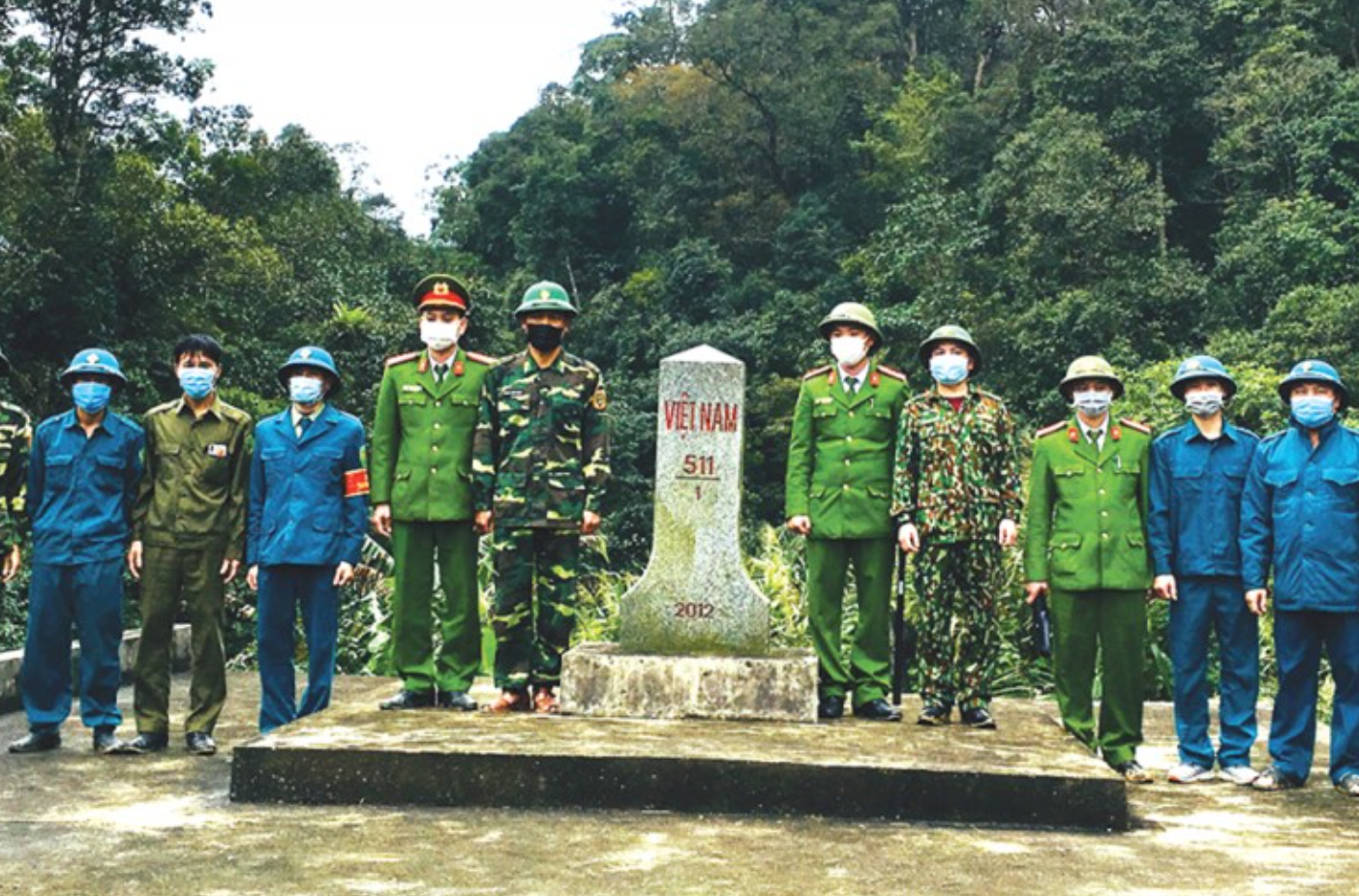 Lực lượng Công an, Quân đội, Dân quân... phối hợp tuần tra đảm bảo an ninh biên giới. (Ảnh: Học viện ANND)