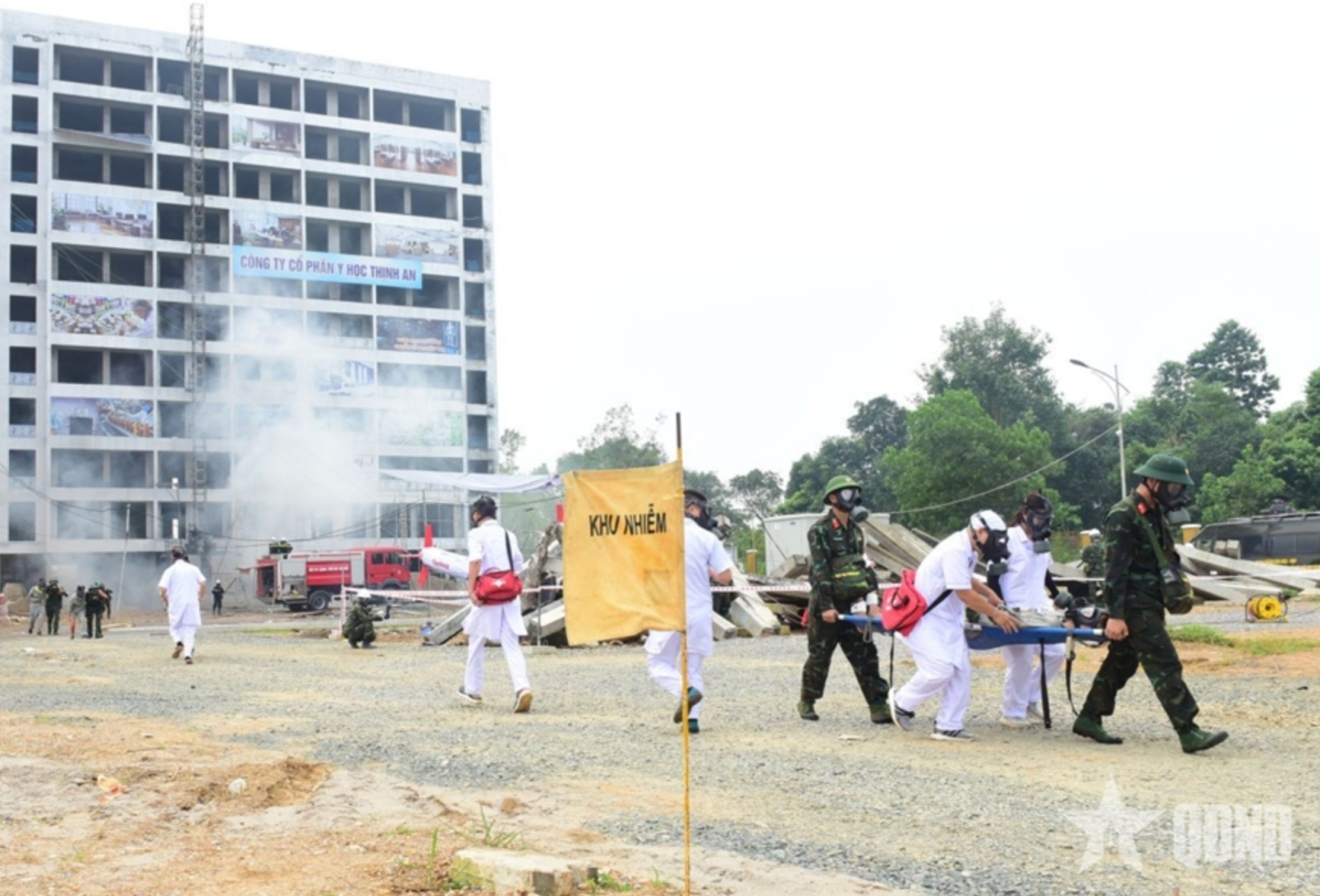 Lực lượng Quân đội, Công an phối hợp thực hiện nhiệm vụ trong Diễn tập khu vực phòng thủ TP Hà Nội năm 2024. (Ảnh: Báo QĐND)