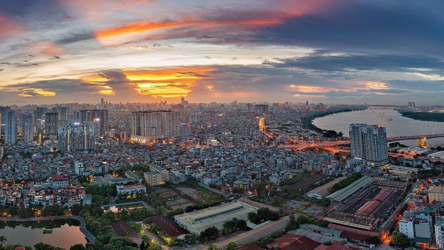 vna-potal-xao-xuyen-chieu-thu-ha-noi-7608192.jpg