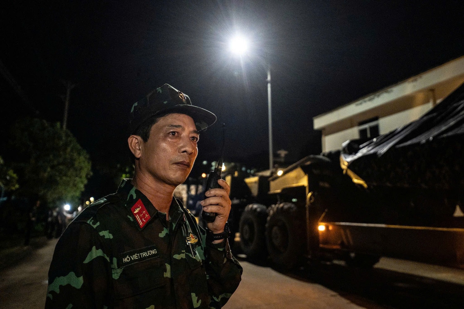 Đại tá Hồ Viết Trương, Phó Tư lệnh, Tham mưu trưởng Binh chủng Tăng thiết giáp kiểm tra công tác chuẩn bị của lực lượng tăng thiết giáp trước khi cơ động. z6921046833673-6df81a8af1ae3dd28baaad3beb786a1d.jpg