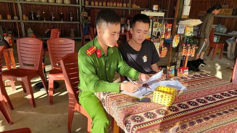 Công an xã tuyên truyền, vận động người dân phòng, chống ma túy. 03-cong-an-xa-trung-ly-tuyen-truyen-van-dong-nguoi-dan-phong-chong-ma-tuy.jpg
