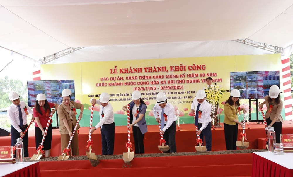 Lãnh đạo tỉnh Phú Thọ khởi công xây dựng Dự án khu tái định đường sắt Lào Cai-Hà Nội-Hải Phòng. 35.jpg
