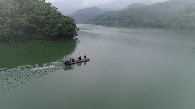 Các chiến sĩ công an vượt mọi địa hình để đấu tranh với tội phạm ma túy. 05-vuot-moi-dia-hinh-de-dau-tranh-voi-toi-pham-ma-tuy.jpg