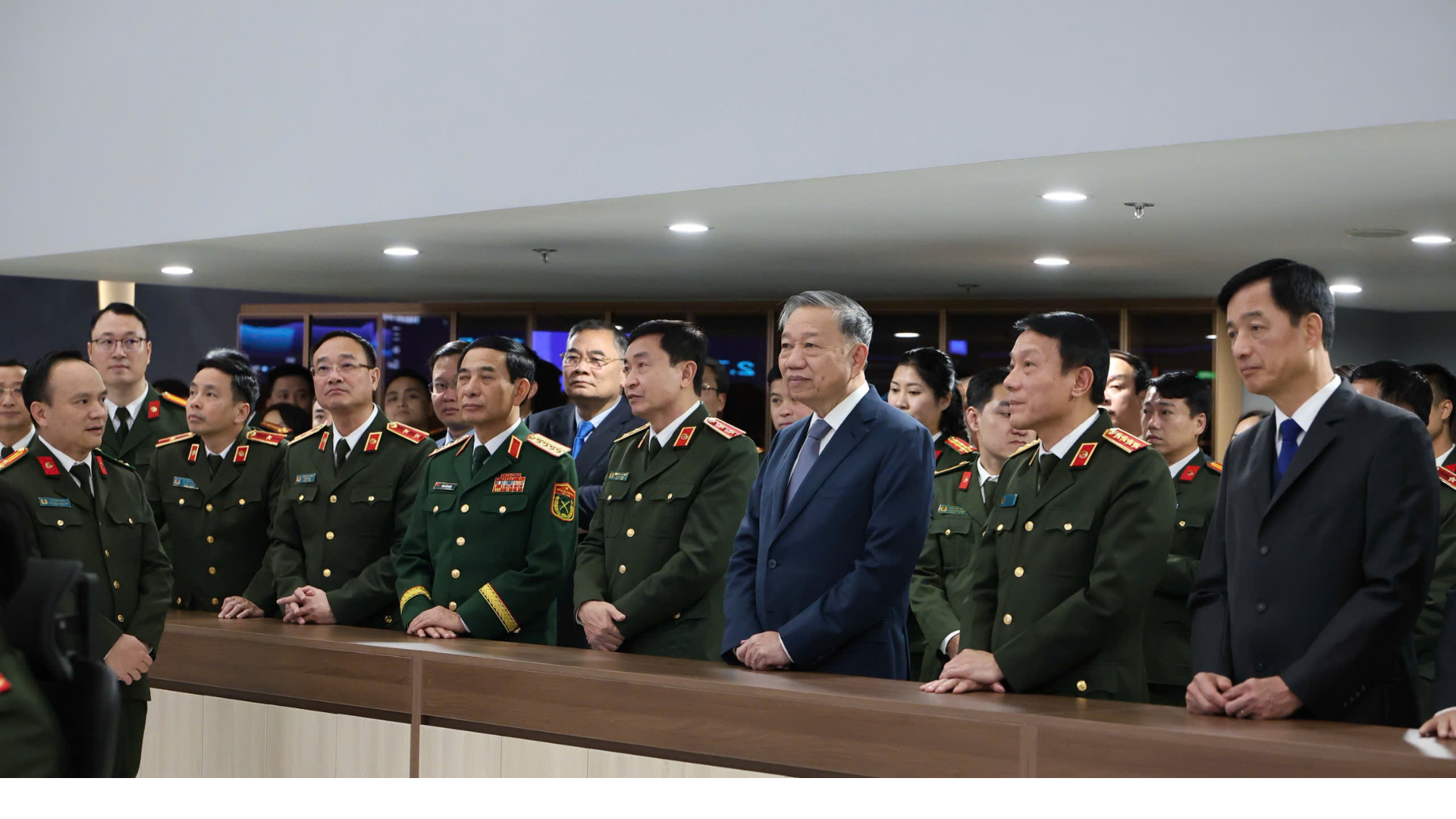 Đồng chí Tổng Bí thư Tô Lâm cùng lãnh đạo Bộ Công an thăm hỏi, động viên Trung tâm An ninh mạng quốc gia