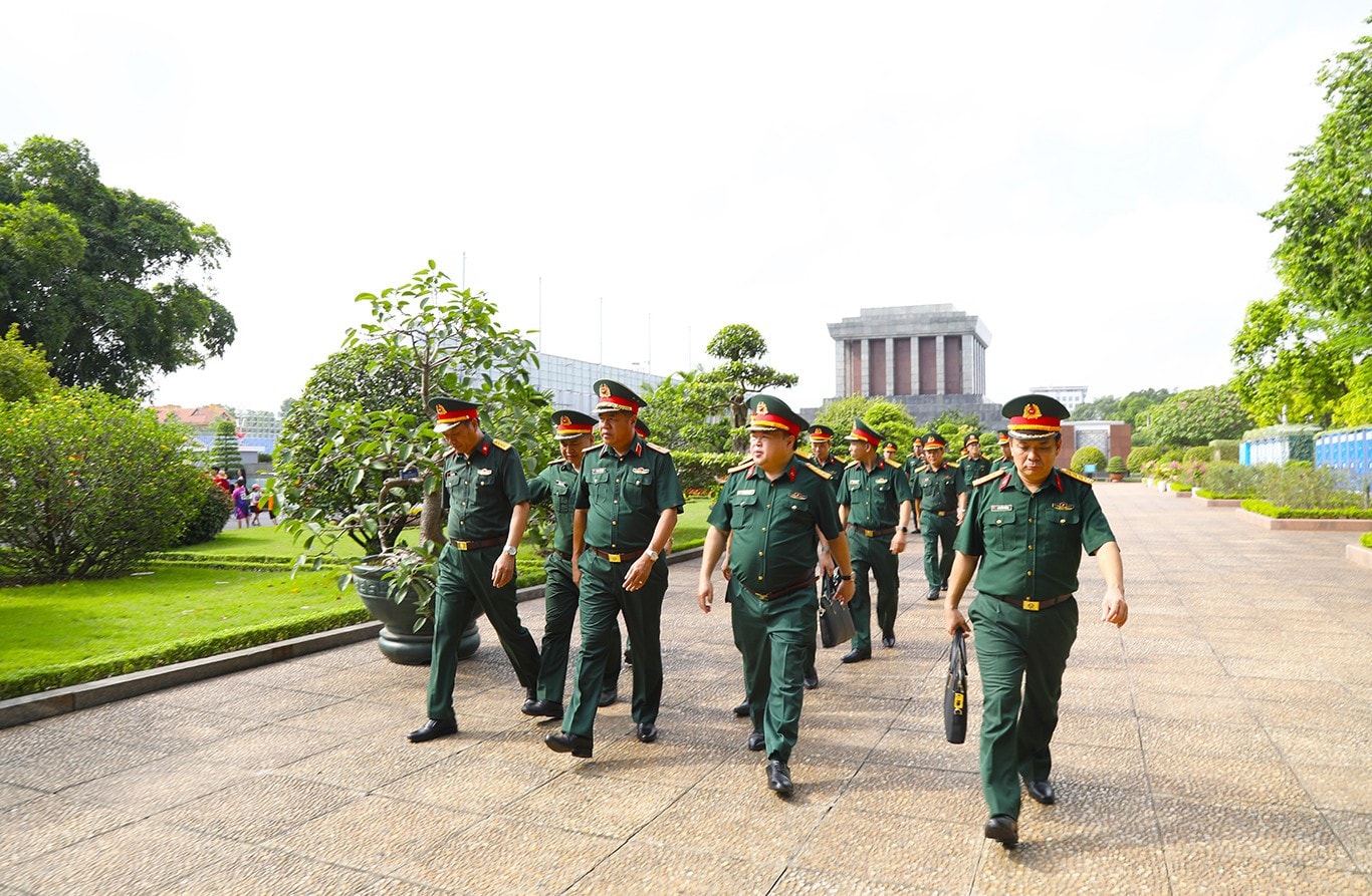 Đồng chí Thiếu tướng Huỳnh Tấn Hùng cùng đoàn công tác kiểm tra tiến độ công tác chuẩn bị bảo đảm hậu cần, kỹ thuật cho nhiệm vụ A80 của Bộ Tư lệnh Lăng Chủ tịch Hồ Chí Minh. bw4a7568.jpg