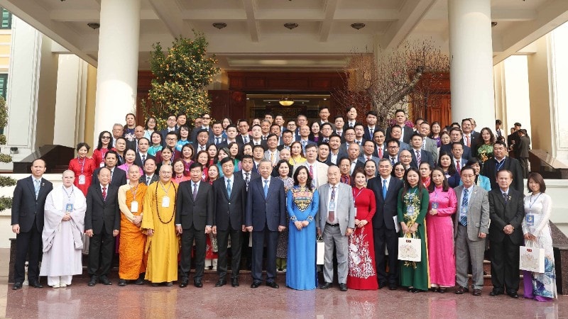 vna-potal-tong-bi-thu-to-lam-gap-go-kieu-bao-tieu-bieu-du-chuong-trinh-xuan-que-huong-7815547-8095.jpg