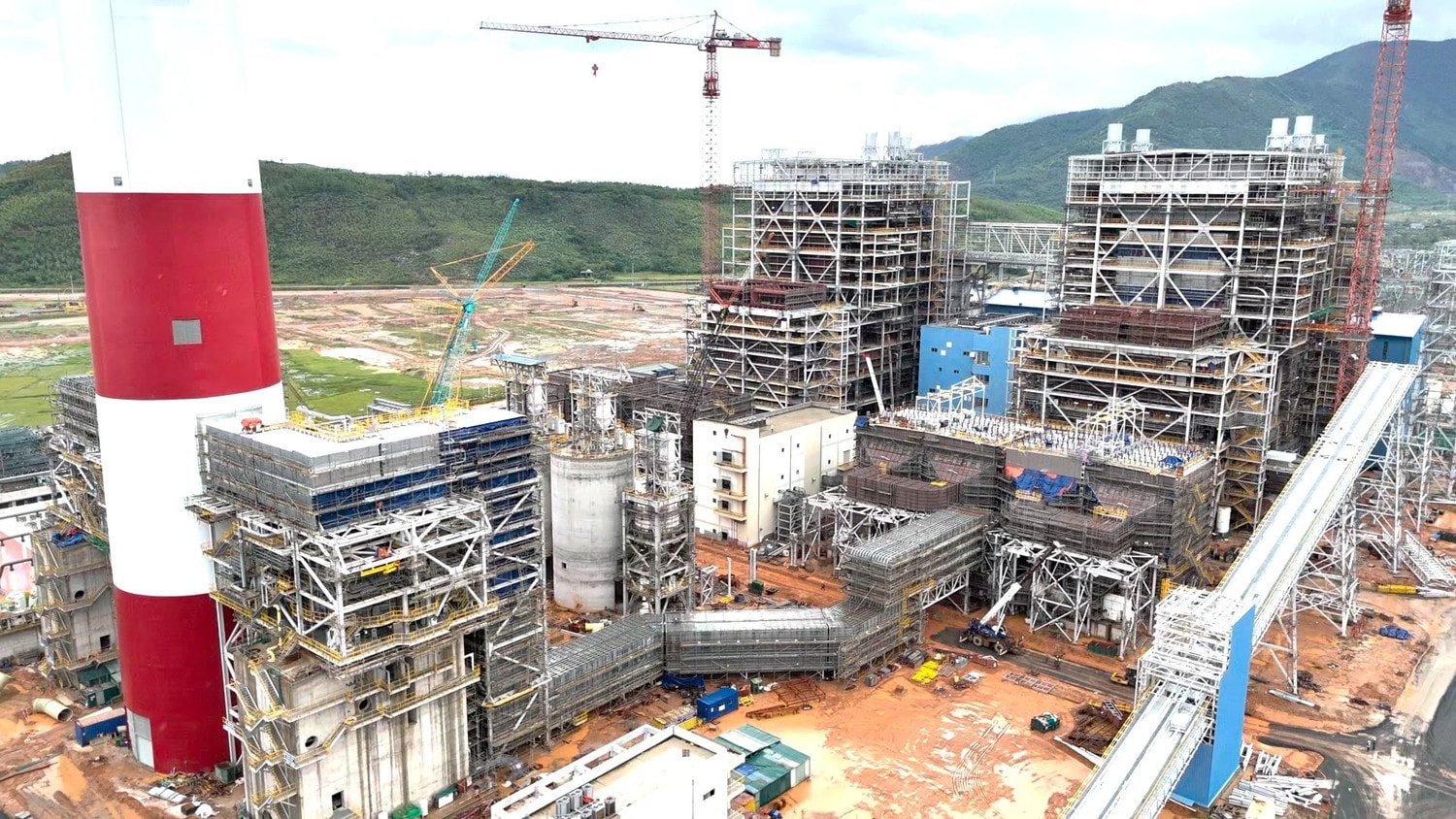 Cả 2 tổ máy của Nhà máy nhiệt điện Quảng Trạch I được thi công với phương châm dji-20240509190403-0728-d00-00-57-06still005.jpg