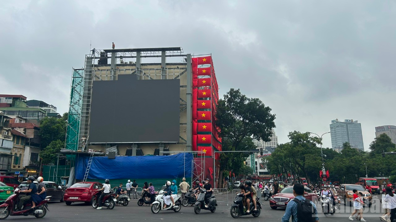 Thành phố Hà Nội sẽ sử dụng 285 màn hình LED để nhân dân thuận tiện theo dõi Lễ kỷ niệm, diễu binh, diễu hành. (Ảnh: LÊ ĐỨC)