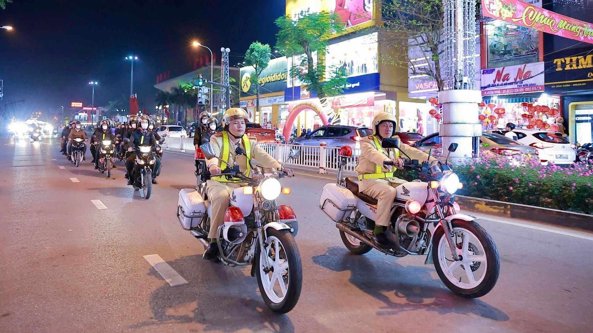 Công an Quảng Trị ra quân trấn áp tội phạm.