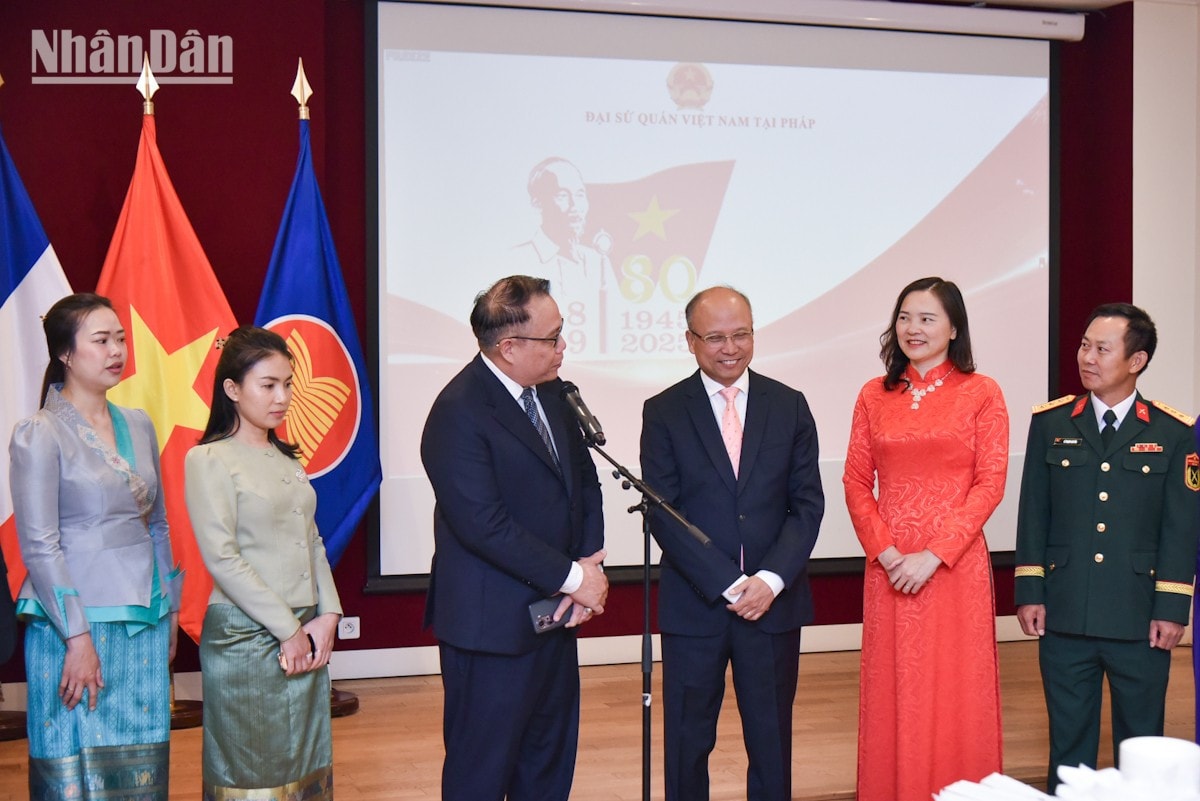 lao-chuc-quoc-khanh-duy-2.jpg