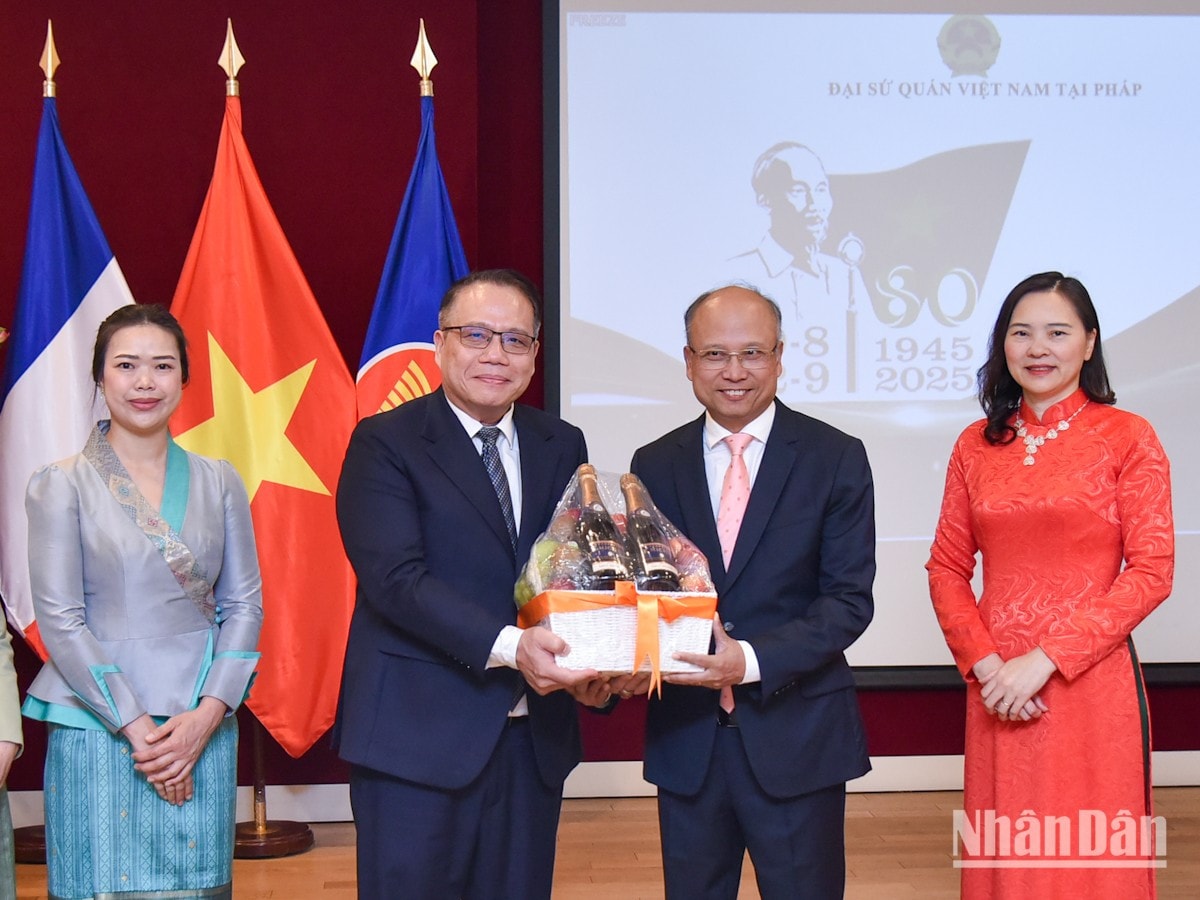lao-chuc-quoc-khanh-duy-3.jpg