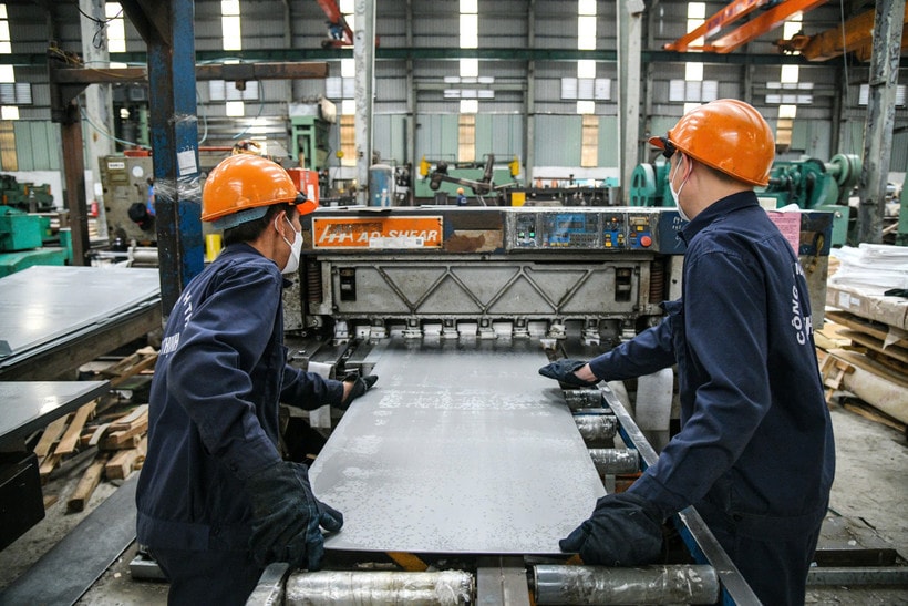 Sản xuất công nghiệp tăng trưởng tích cực. (Ảnh THÀNH ĐẠT)