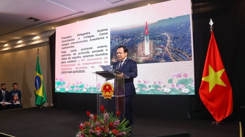 Đại sứ Việt Nam tại Brazil Bùi Văn Nghị phát biểu tại Lễ kỷ niệm. (Ảnh: Đại sứ quán Việt Nam tại Brazil)