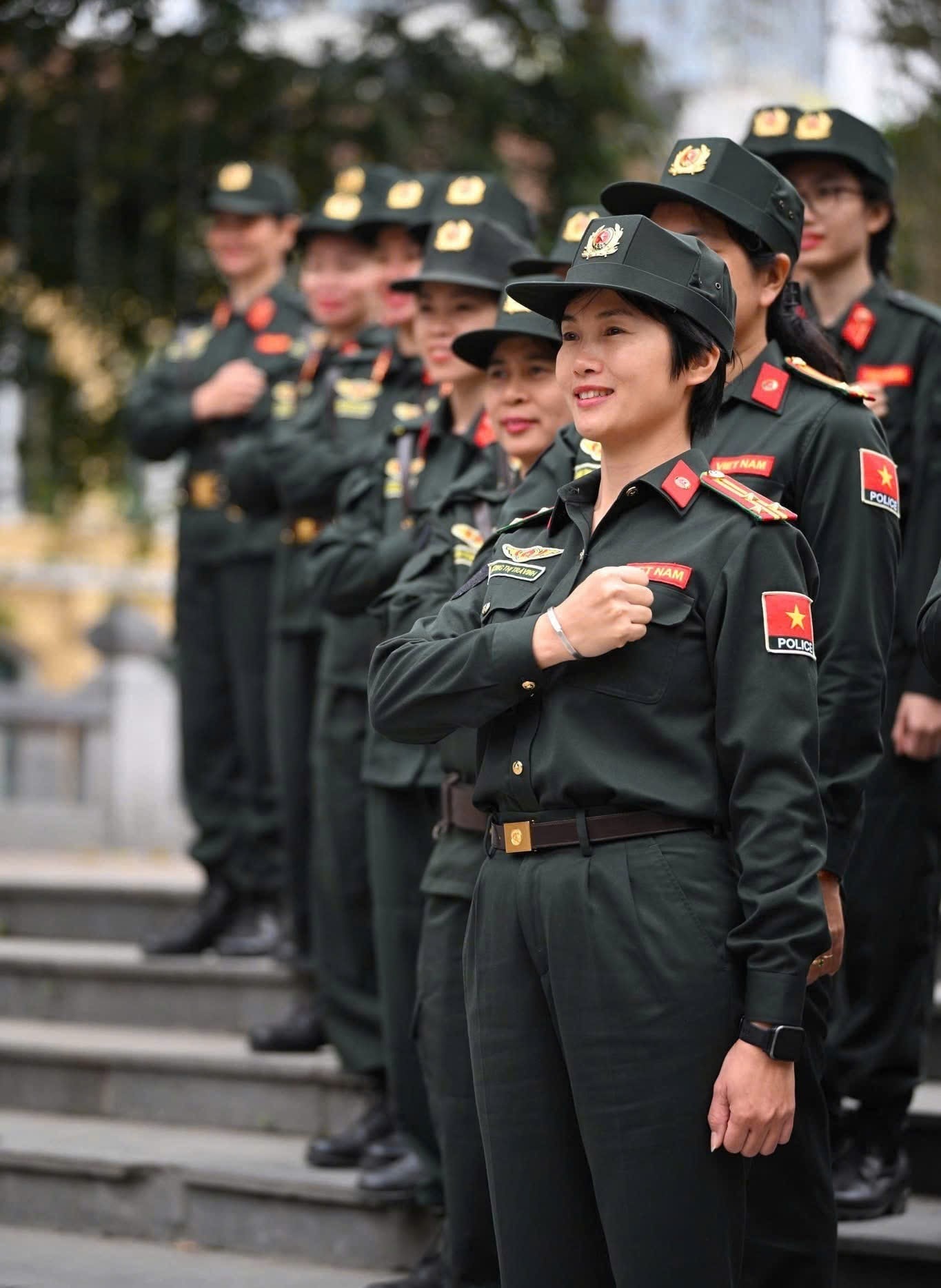 Lá cờ Tổ quốc trên vai áo sĩ quan Công an nhân dân Việt Nam làm nhiệm vụ gìn giữ hòa bình Liên hợp quốc. img-1753785038134-1753868501132.jpg