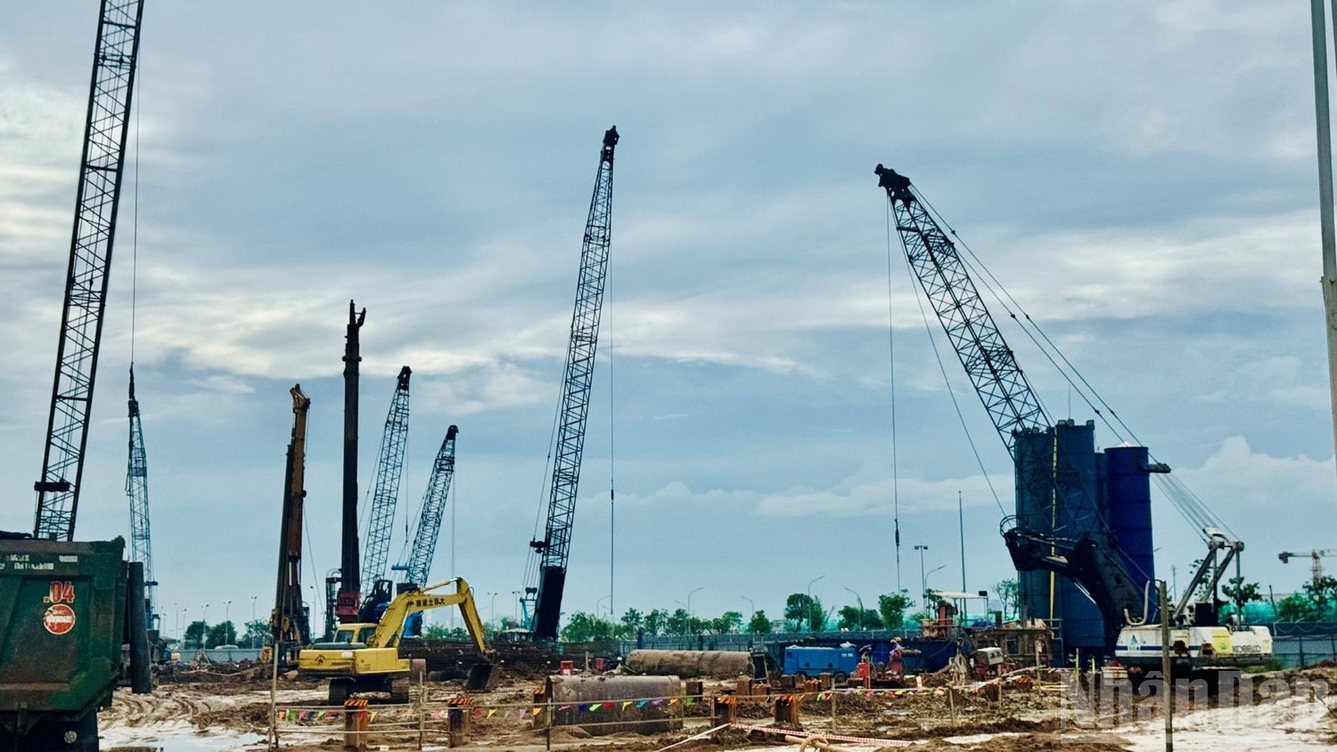 Đổi mới quản lý đất đai tạo điều kiện cho hạ tầng bất động sản phát triển. ndo_br_dat-dai801.jpg