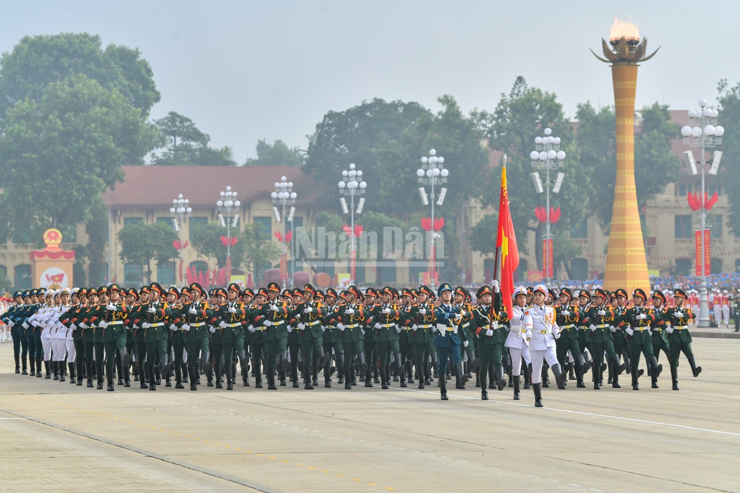 22 khối đi bộ từ các lực lượng của Quân đội nhân dân Việt Nam đã diễu binh qua Quảng trường Ba Đình lịch sử trong dịp kỷ niệm 80 năm Cách mạng Tháng Tám thành công và Quốc khánh 2/9. ndo_c_quan-doi-a80-2.jpg